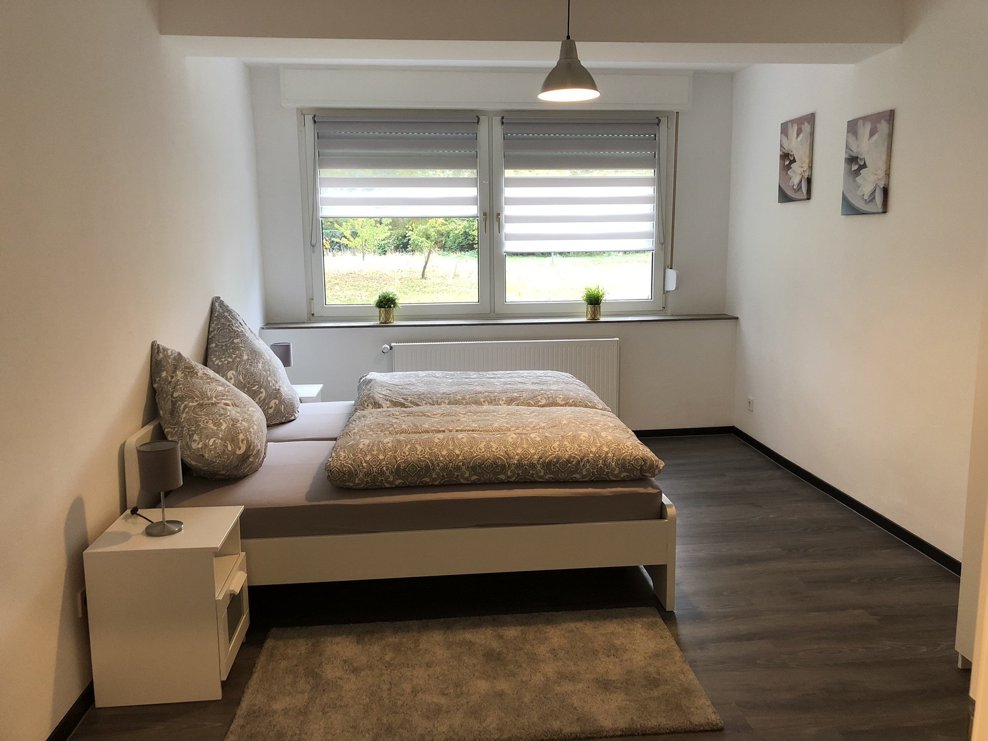 Schlafzimmer mit Doppelbett